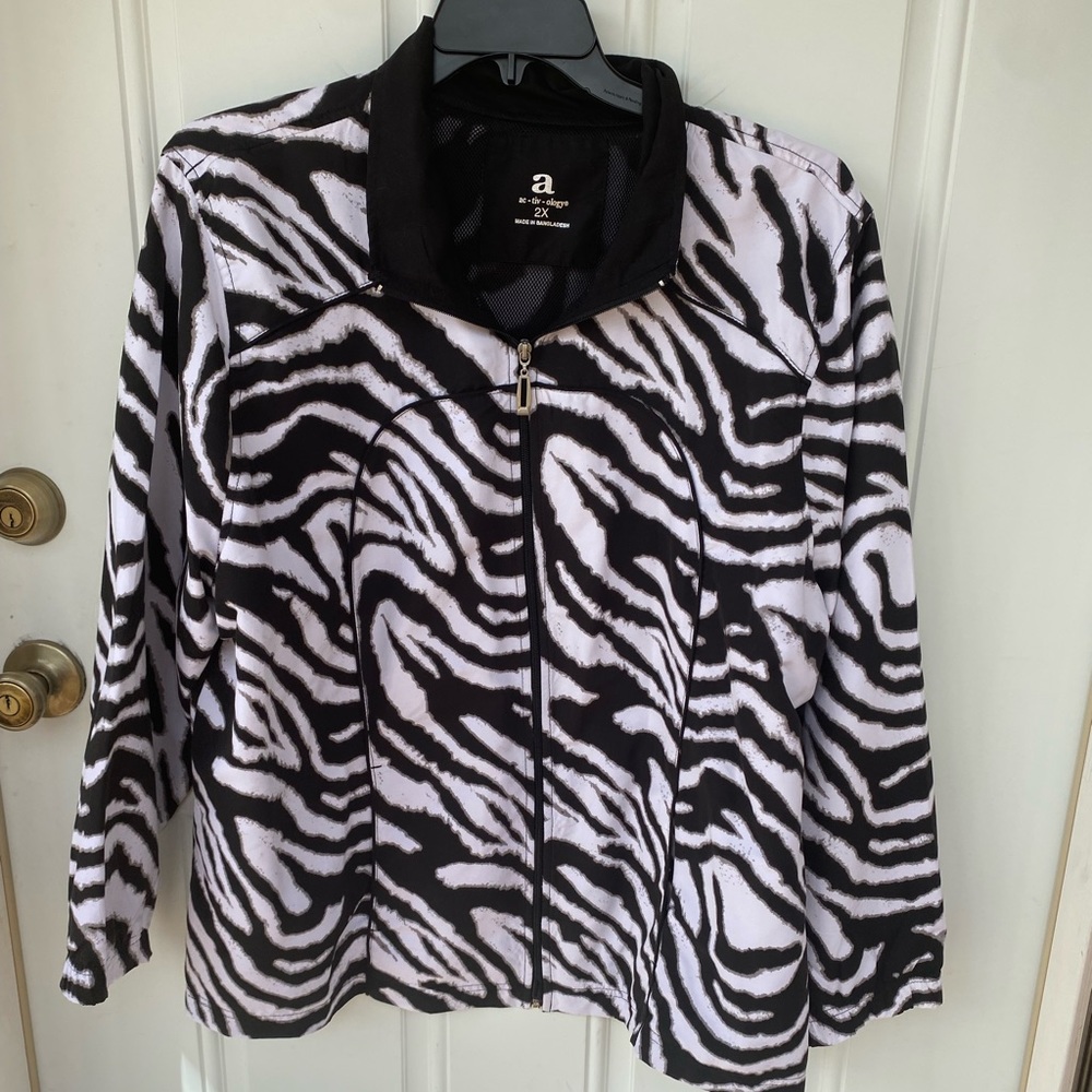 ac-tiv-ology Women’s Windbreaker Black & White Animal 🦓 Print